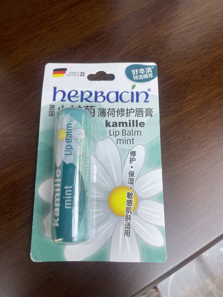 小甘菊薄荷修护唇膏