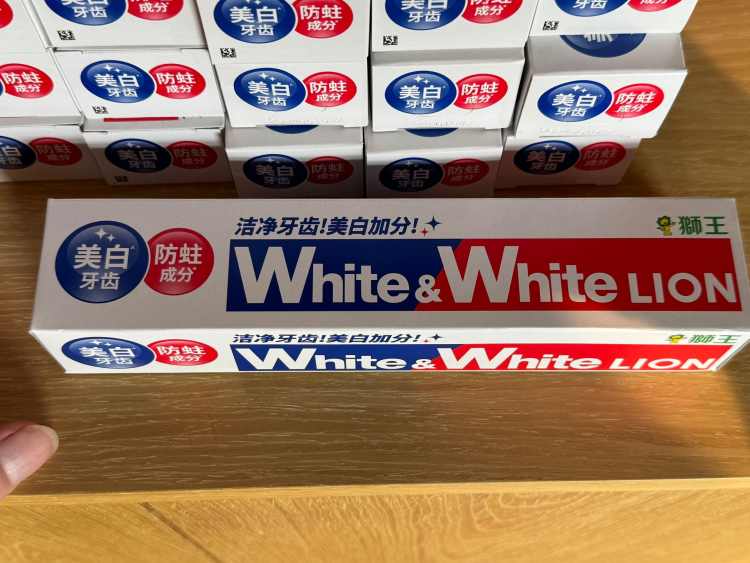 狮王美白牙膏150*3套盒三支装150*3