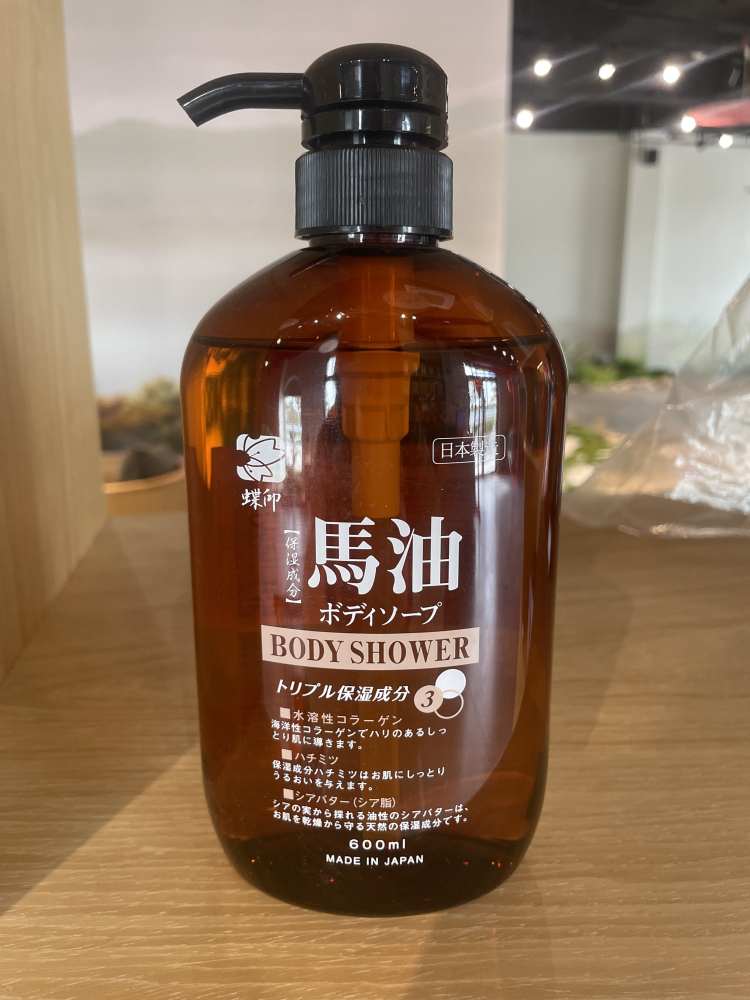 蝶印 马油保湿精华沐浴露